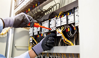 Electricians in Portland troubleshooting