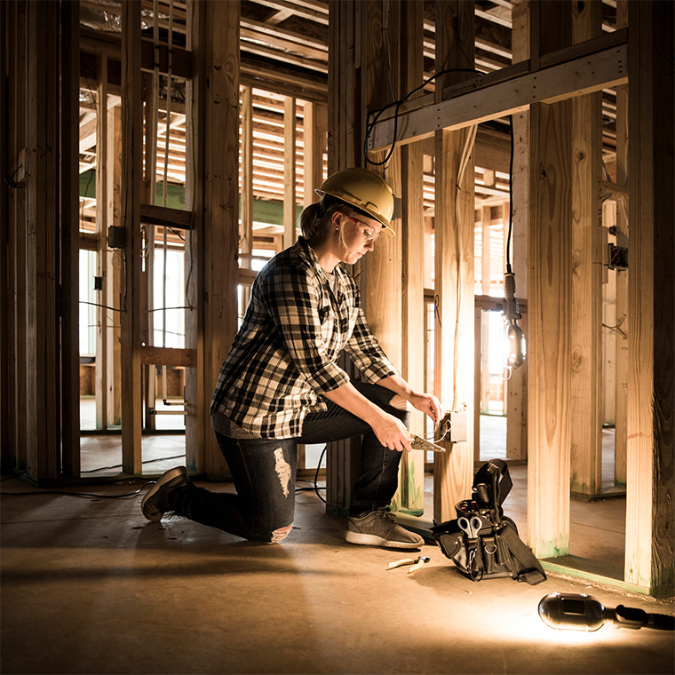 Electricians in Portland fixing wirings