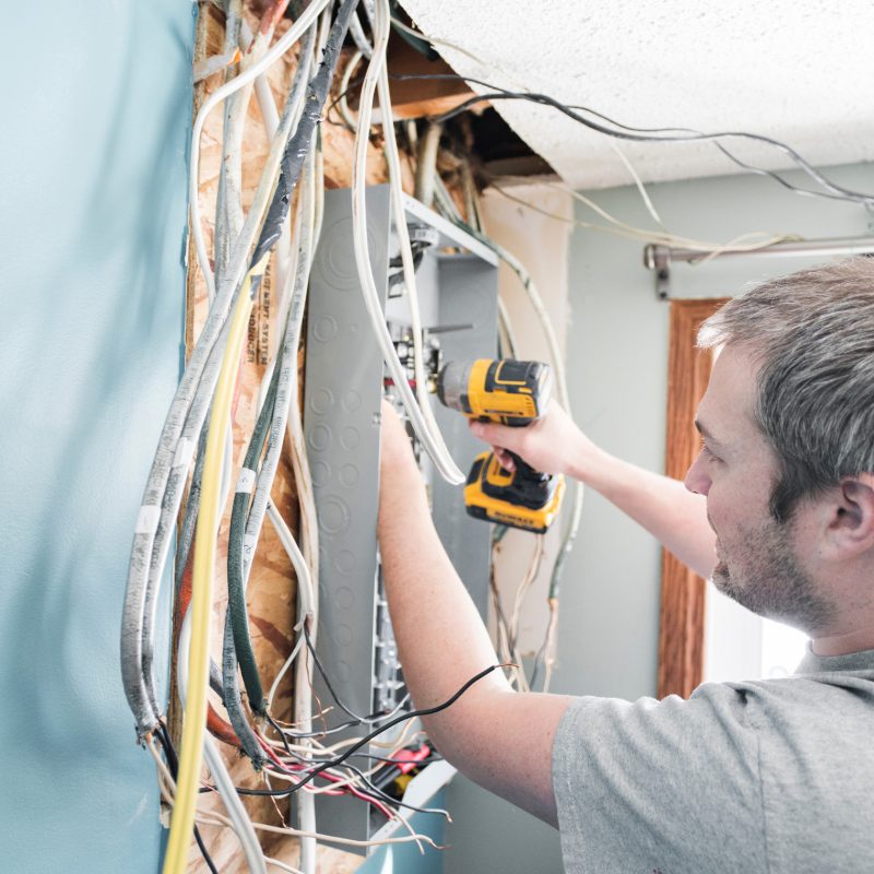 Portland Electrical Contractor fixing wiring